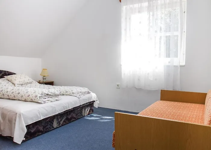 Familia Nyaralo 47 *